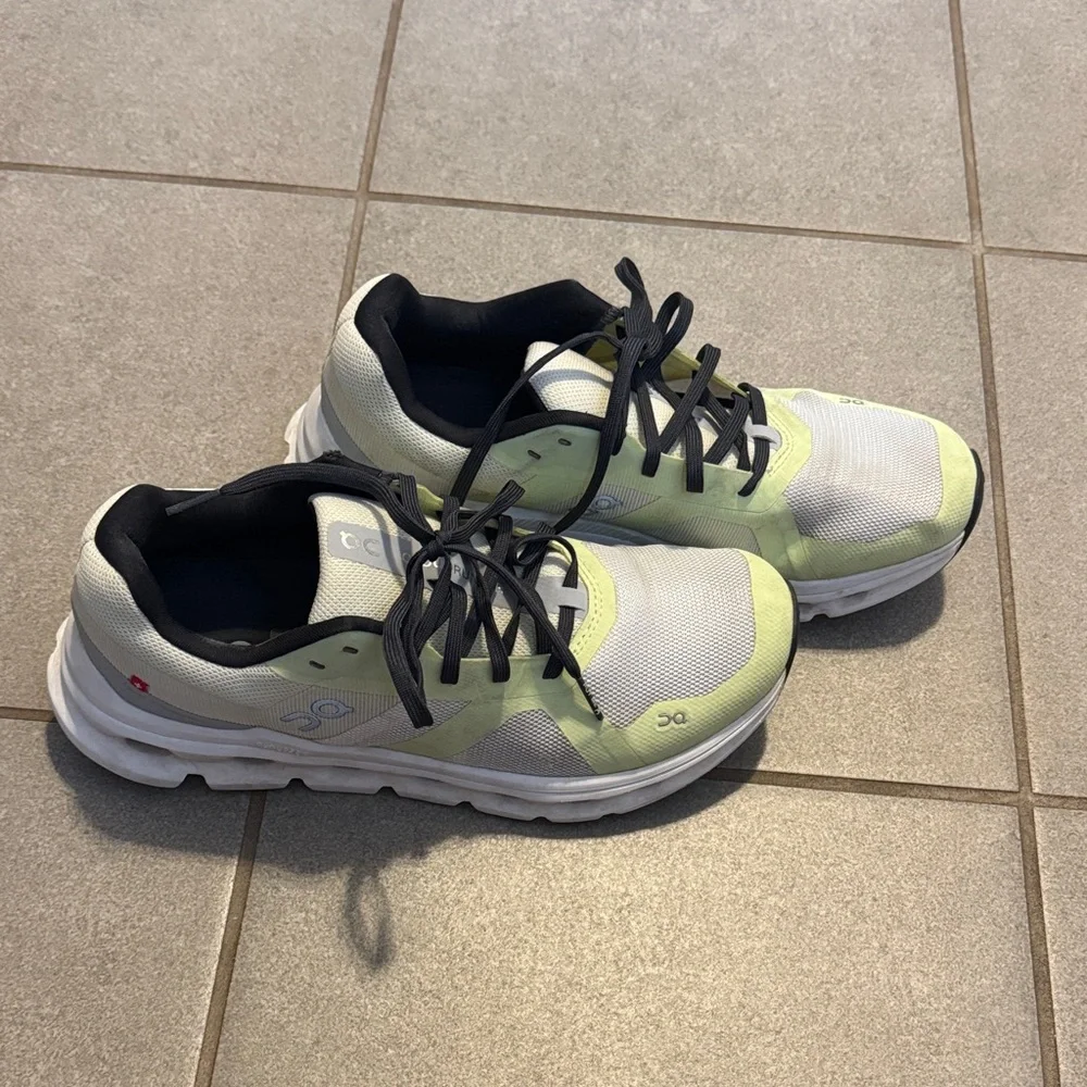 ON CLOUD runner Women's Sneakers - White neon yellow and Black - Picture 3 of 3
